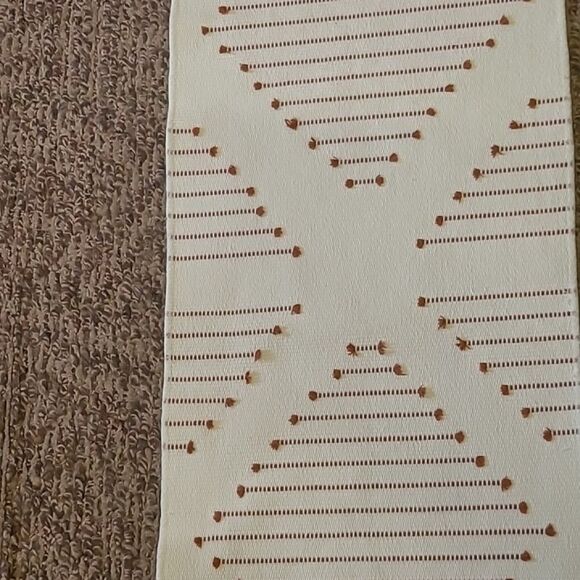 Jaquard  Table Runner - Picture 3 of 13